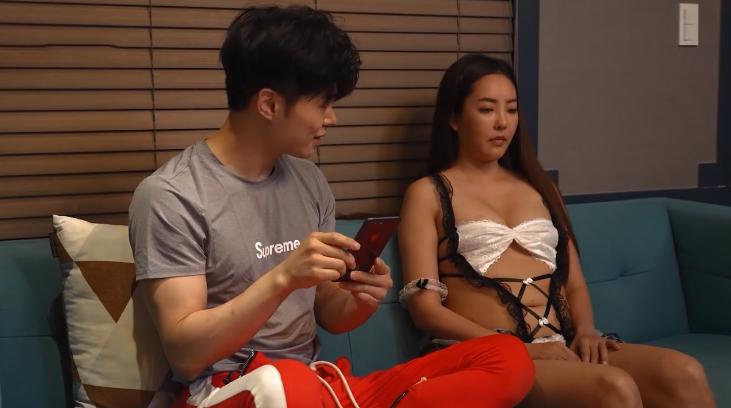 sex vn ko lông Thư ký riêng ăn mặc thế này cấp trên nào chịu nổi